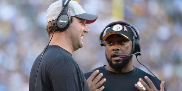 SAN DIEGO, CA - OCTOBER 12: (L-R) Injured quarterback Ben Roethlisberger #7 talks with head coach Mike Tomlin of the Pittsburgh Steelers during a game against the San Diego Chargers at Qualcomm Stadium on October 12, 2015 in San Diego, California. (Photo by Donald Miralle/Getty Images)