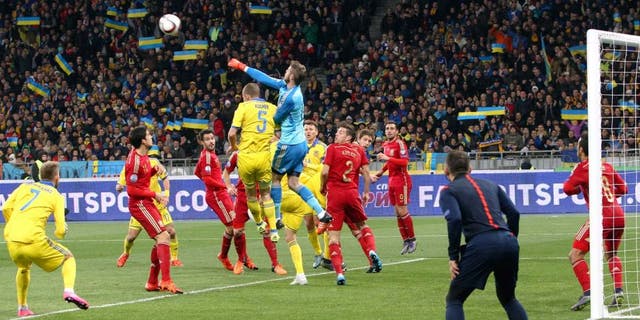 KIEV, UKRAINE - 2015/10/12: Goalkeeper David de Gea of Spain saves during the European Qualifiers 2016 match between Ukraine and Spain national teams, at NSK Olimpiyskyi Stadium in Kyiv on September 16, 2015. (Photo by Sergii Kharchenko/Pacific Press/LightRocket via Getty Images)