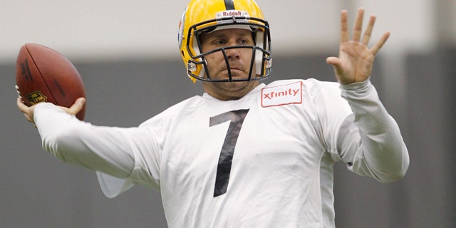Pittsburgh Steelers quarterback Ben Roethlisberger passes at the NFL football team's practice facility in Pittsburgh, Tuesday, Oct. 5, 2010. (AP Photo/Keith Srakocic)