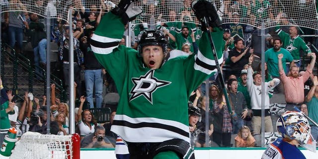 DALLAS, TX - OCTOBER 13: Jason Spezza #90 of the Dallas Stars scores one of his three goals on the night against the Edmonton Oilers at the American Airlines Center on October 13, 2015 in Dallas, Texas. (Photo by Glenn James/NHLI via Getty Images)