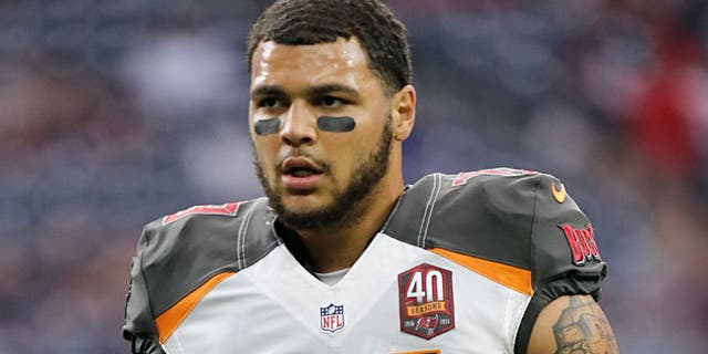 HOUSTON, TX - SEPTEMBER 27: Mike Evans #13 of the Tampa Bay Buccaneers in pre-game warm up before playing against the Houston Texans on September 27, 2015 at NRG Stadium in Houston, Texas. (Photo by Thomas B. Shea/Getty Images)
