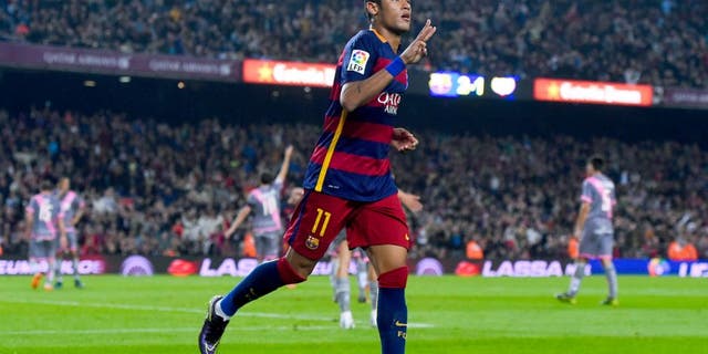 BARCELONA, SPAIN - OCTOBER 17: Neymar of FC Barcelona celebrates after scoring his team's third goal during the La Liga match between FC Barcelona and Rayo Vallecano at the Camp Nou stadium on October 17, 2015 in Barcelona, Spain. (Photo by David Ramos/Getty Images)