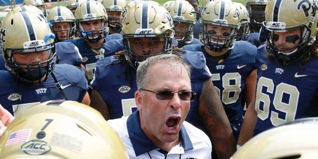 Sep 5, 2015; Pittsburgh, PA, USA; Pittsburgh Panthers head coach Pat Narduzzi (C) talks to his team prior to their game against the Youngstown State Penguins at Heinz Field. Mandatory Credit: Charles LeClaire-USA TODAY Sports