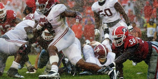 ATHENS, GA - OCTOBER 03: Derrick Henry #2 of the Alabama Crimson Tide breaks a tackle by Sterling Bailey #58 of the Georgia Bulldogs at Sanford Stadium on October 3, 2015 in Athens, Georgia. (Photo by Kevin C. Cox/Getty Images)