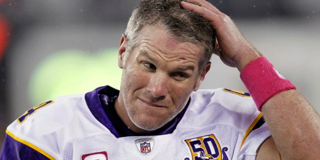 十月. 11, 2010: Minnesota Vikings quarterback Brett Favre reacts during the third quarter of an NFL football game against the New York Jets in East Rutherford, 新泽西.