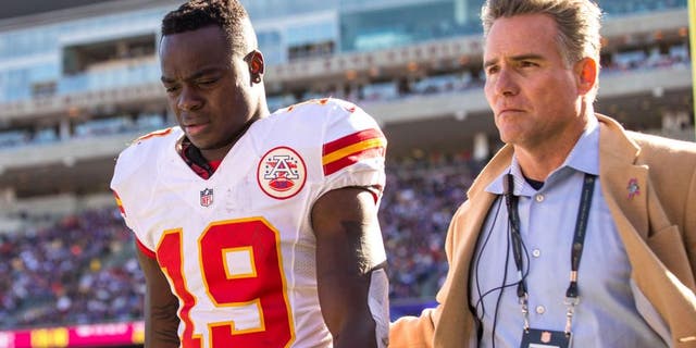 Oct 18, 2015; Minneapolis, MN, USA; Kansas City Chiefs wide receiver Jeremy Maclin (19) is helped off the field following an injury during the fourth quarter against the Minnesota Vikings at TCF Bank Stadium. The Vikings defeated the Chiefs 16-10. Mandatory Credit: Brace Hemmelgarn-USA TODAY Sports