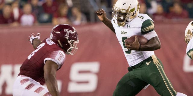 Oct 21, 2016; Philadelphia, PA, USA; South Florida Bulls quarterback Quinton Flowers (9) carrie the ball past Temple Owls linebacker Avery Williams (2) during the first quarter at Lincoln Financial Field. Mandatory Credit: Bill Streicher-USA TODAY Sports
