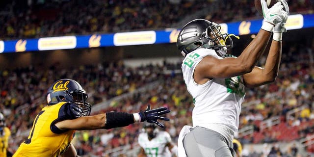 Oct 24, 2014; Santa Clara, CA, USA; Oregon Ducks tight end Pharaoh Brown (85) catches a touchdown pass against the California Golden Bears in the second quarter at Levi's Stadium. Mandatory Credit: Cary Edmondson-USA TODAY Sports