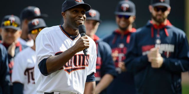 MINNEAPOLIS, MN - OCTOBER 4: Torii Hunter #48 of the Minnesota Twins speaks before the game against the Kansas City Royals on October 4, 2015 at Target Field in Minneapolis, Minnesota. The Royals defeated the Twins 6-1. (Photo by Hannah Foslien/Getty Images)