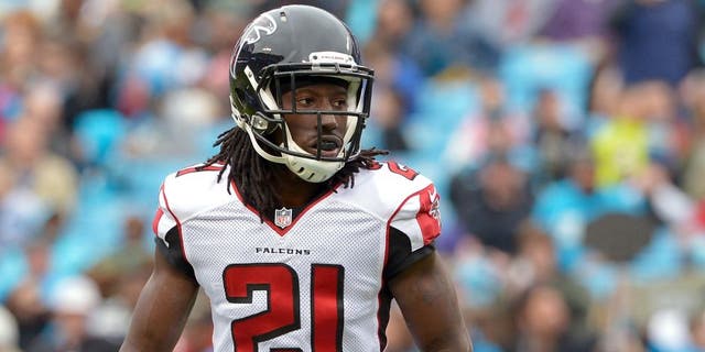 CHARLOTTE, NC - NOVEMBER 16: Desmond Trufant #21 of the Atlanta Falcons against the Carolina Panthers during their game at Bank of America Stadium on November 16, 2014 in Charlotte, North Carolina. Atlanta won 19-17. (Photo by Grant Halverson/Getty Images)
