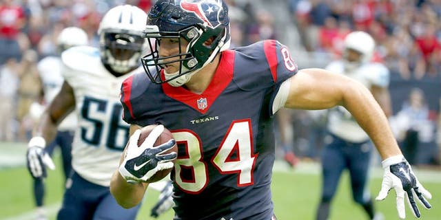 HOUSTON, TX - NOVEMBER 30: Ryan Griffin #84 of the Houston Texans runs for touchdown against the Tennessee Titans in the first quarter in a NFL game on November 30, 2014 at NRG Stadium in Houston, Texas. (Photo by Scott Halleran/Getty Images)