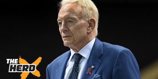 NEW ORLEANS, LA - OCTOBER 04: Owner of the Dallas Cowboys Jerry Jones watches from the sidelines during the first quarter against the New Orleans Saints at Mercedes-Benz Superdome on October 4, 2015 in New Orleans, Louisiana. (Photo by Stacy Revere/Getty Images)
