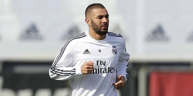 MADRID, SPAIN - OCTOBER 16: Karim Benzema of Real Madrid warms up during a training session at Valdebebas training ground on October 16, 2015 in Madrid, Spain. (Photo by Angel Martinez/Real Madrid via Getty Images)