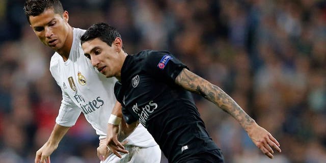 MADRID, SPAIN - NOVEMBER 03: Cristiano Ronaldo (L) of Real Madrid and Angel Di Maria of PSG compete for the ball during the UEFA Champions League Group A match between Real Madrid and Paris Saint-Germain at Estadio Santiago Bernabeu on November 3, 2015 in Madrid, Spain. (Photo by Helios de la Rubia/Real Madrid via Getty Images)