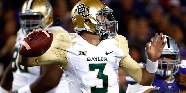 MANHATTAN, KS - NOVEMBER 05: Quarterback Jarrett Stidham #3 of the Baylor Bears passes during the 1st quarter of the game against the Kansas State Wildcats at Bill Snyder Family Football Stadium on November 5, 2015 in Manhattan, Kansas. (Photo by Jamie Squire/Getty Images)