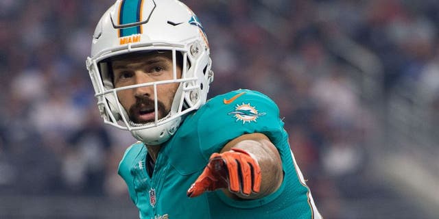 Aug 19, 2016; Arlington, TX, USA; Miami Dolphins tight end Jordan Cameron (84) in action during the game against the Dallas Cowboys at AT&T Stadium. The Cowboys defeat the Dolphins 41-14. Mandatory Credit: Jerome Miron-USA TODAY Sports