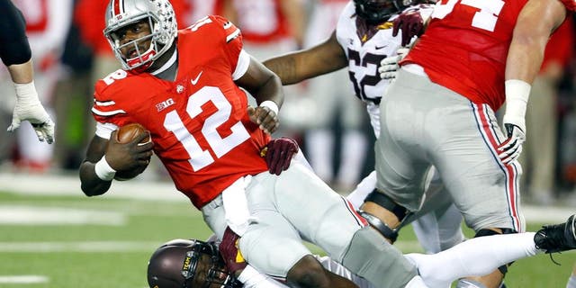 TIDAK.  3 Buckeyes hanya tertinggal dari Gophers dengan 14 poin di belakang QB Jones, RB Elliott
