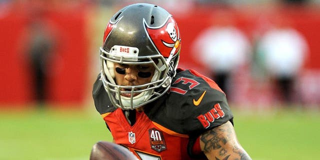 TAMPA, FL - NOVEMBER 8: Wide receiver Mike Evans #13 of the Tampa Bay Buccaneers drops a pass in the second quarter against the New York Giants at Raymond James Stadium on November 8, 2015 in Tampa, Florida. (Photo by Cliff McBride/Getty Images)