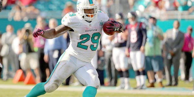MIAMI GARDENS, FL - OCTOBER 25: Jonas Gray #29 of the Miami Dolphins rushes during a game against the Houston Texans at Sun Life Stadium on October 25, 2015 in Miami Gardens, Florida. (Photo by Mike Ehrmann/Getty Images)
