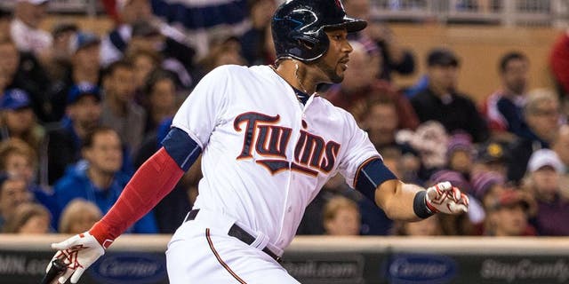 MINNEAPOLIS, MN- OCTOBER 02: Aaron Hicks #32 of the Minnesota Twins bats against the Kansas City Royals on October 2, 2015 at Target Field in Minneapolis, Minnesota. The Royals defeated the Twins 3-1. (Photo by Brace Hemmelgarn/Minnesota Twins/Getty Images)