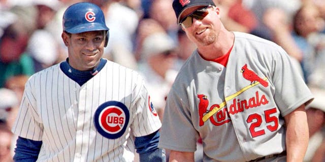 Mark McGwire and Sammy Sosa were chasing Roger Maris in 1998. (JOHN ZICH/AFP/Getty Images)