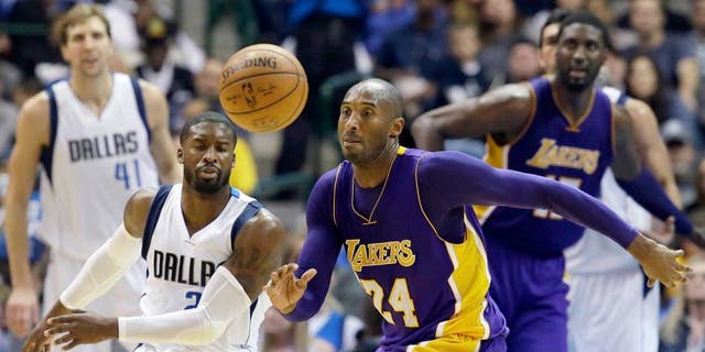 Los Angeles Lakers forward Kobe Bryant (24) chases the ball in front of Dallas Mavericks guard Raymond Felton (2) during the second half of an NBA basketball game Friday, Nov. 13, 2015, in Dallas. The Mavericks won 90-82. (AP Photo/LM Otero)