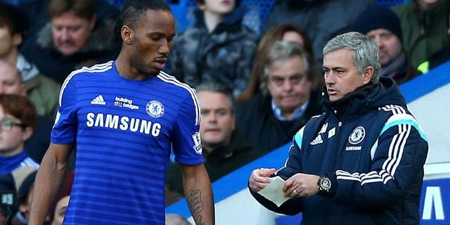 LONDON, ENGLAND - FEBRUARY 21: Jose Mourinho the manager of Chelsea sends on Didier Drogba of Chelsea as a second half substitiute during the Barclays Premier League match between Chelsea and Burnley at Stamford Bridge on February 21, 2015 in London, England. (Photo by Paul Gilham/Getty Images)