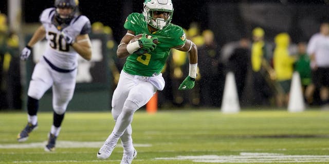 Nov 7, 2015; Eugene, OR, USA; Oregon Ducks running back Taj Griffin (5) runs the ball for a first down against the California Golden Bears at Autzen Stadium. Mandatory Credit: Scott Olmos-USA TODAY Sports