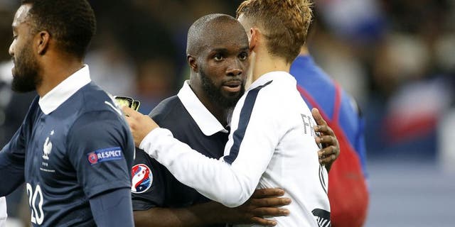 NICE, FRANCE - OCTOBER 8: Lassana Diarra of France greets his teammates after the international friendly match between France and Armenia at Allianz Riviera stadium on October 8, 2015 in Nice, France. (Photo by Jean Catuffe/Getty Images)