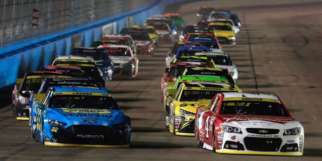 AVONDALE, AZ - NOVEMBER 15: Kurt Busch, driver of the #41 Haas Automation Chevrolet, and Joey Logano, driver of the #22 Pennzoil Ford, lead the field during the NASCAR Sprint Cup Series Quicken Loans Race for Heroes 500 at Phoenix International Raceway on November 15, 2015 in Avondale, Arizona. (Photo by Chris Trotman/Getty Images)