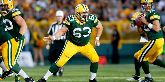 GREEN BAY, WI - SEPTEMBER 09: Jeff Saturday #63 of the Green Bay Packers blocks against the San Francisco 49ers during the game at Lambeau Field on September 9, 2012 in Green Bay, Wisconsin. The 49ers won 30-22. (Photo by Joe Robbins/Getty Images)