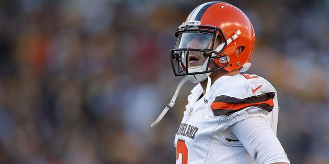 PITTSBURGH, PA - NOVEMBER 15: Johnny Manziel #2 of the Cleveland Browns during the 2nd half of the game against the Pittsburgh Steelers at Heinz Field on November 15, 2015 in Pittsburgh, Pennsylvania. (Photo by Gregory Shamus/Getty Images)