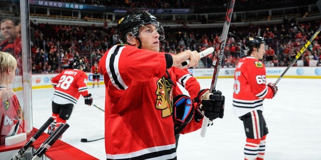 CHICAGO, IL - NOVEMBER 15: Patrick Kane #88 of the Chicago Blackhawks prepares for the NHL game against the Calgary Flames at the United Center on November 15, 2015 in Chicago, Illinois. (Photo by Bill Smith/NHLI via Getty Images)
