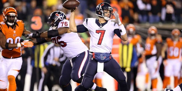 CINCINNATI, OH - NOVEMBER 16: Brian Hoyer #7 of the Houston Texans throws a pass during the second quarter of the game against the Cincinnati Bengals at Paul Brown Stadium on November 16, 2015 in Cincinnati, Ohio. (Photo by Andy Lyons/Getty Images)