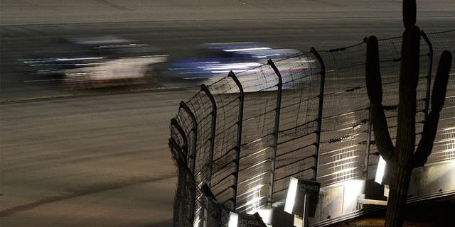 AVONDALE, AZ - NOVEMBER 15: A view of race action during the NASCAR Sprint Cup Series Quicken Loans Race for Heroes 500 at Phoenix International Raceway on November 15, 2015 in Avondale, Arizona. (Photo by Robert Laberge/NASCAR via Getty Images)