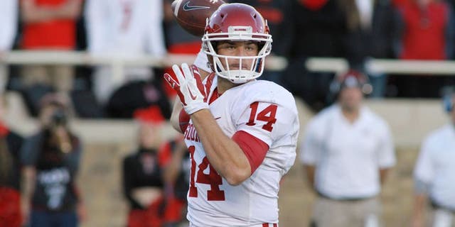 Nov 15, 2014; Lubbock, TX, USA; Oklahoma Sooners quarterback Cody Thomas (14) looks for an open receiver against the Texas Tech Red Raiders in the second half at Jones AT&T Stadium. Mandatory Credit: Michael C. Johnson-USA TODAY Sports