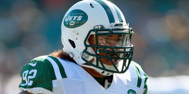 OAKLAND, CA - NOVEMBER 01: Defensive end Leonard Williams #92 of the New York Jets looks on during pregame warm ups prior to playing the Oakland Raiders in an NFL game at O.co Coliseum on November 1, 2015 in Oakland, California. (Photo by Thearon W. Henderson/Getty Images)