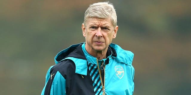 ST ALBANS, ENGLAND - NOVEMBER 03: Arsene Wenger manager of Arsenal looks on during an Arsenal training session on the eve of the UEFA Champions League Group F match against Bayern Munich at London Colney on November 3, 2015 in St Albans, England. (Photo by Dan Mullan/Getty Images)