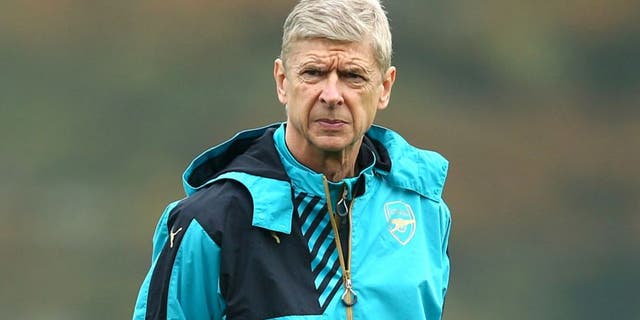 ST ALBANS, ENGLAND - NOVEMBER 03: Arsene Wenger manager of Arsenal looks on during an Arsenal training session on the eve of the UEFA Champions League Group F match against Bayern Munich at London Colney on November 3, 2015 in St Albans, England. (Photo by Dan Mullan/Getty Images)
