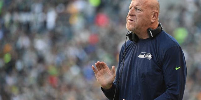 Sep 4, 2014; Seattle, WA, USA; Seattle Seahawks offensive line & assistant head coach Tom Cable during the second quarter against the Green Bay Packers at CenturyLink Field. The Seahawks defeated the Packers 36-16. Mandatory Credit: Kyle Terada-USA TODAY Sports