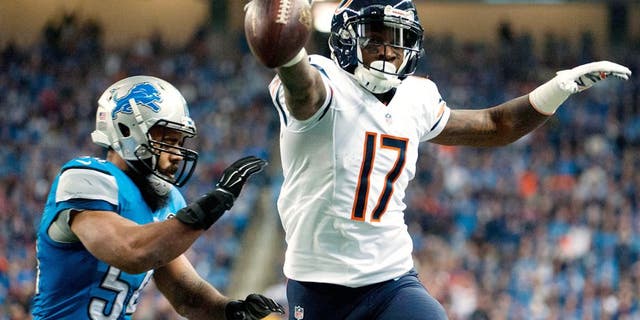 Nov 27, 2014; Detroit, MI, USA; Chicago Bears wide receiver Alshon Jeffery (17) runs past Detroit Lions outside linebacker DeAndre Levy (54) to score a touchdown during the first quarter at Ford Field. Mandatory Credit: Tim Fuller-USA TODAY Sports