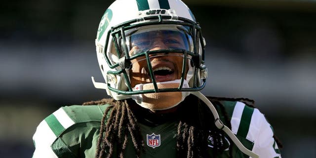 EAST RUTHERFORD, NJ - NOVEMBER 29: Calvin Pryor #25 of the New York Jets celebrates a tackle in the first quarter against the Miami Dolphins on November 29, 2015 at MetLife Stadium in East Rutherford, New Jersey. (Photo by Elsa/Getty Images)