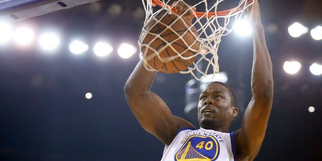 Dec 4, 2014; Oakland, CA, USA; Golden State Warriors forward Harrison Barnes (40) dunks the ball against the New Orleans Pelicans during the first quarter at Oracle Arena. Mandatory Credit: Kelley L Cox-USA TODAY Sports