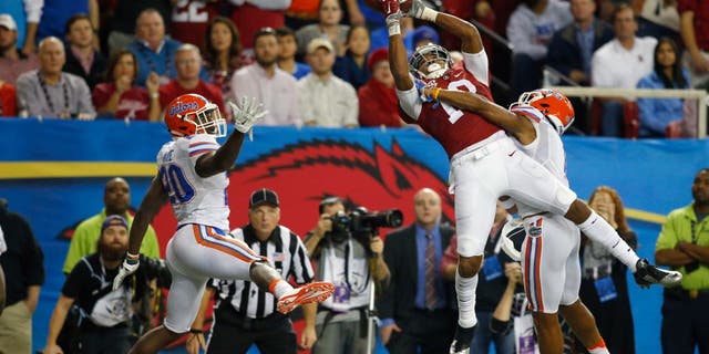 Dec 5, 2015; Atlanta, GA, USA; Alabama Crimson Tide wide receiver ArDarius Stewart (13) catches a 32 yard touchdown pass defended by Florida Gators defensive back Vernon Hargreaves III (1) and Marcus Maye (20) during the third quarter in the 2015 SEC Championship Game at the Georgia Dome. Mandatory Credit: Brett Davis-USA TODAY Sports