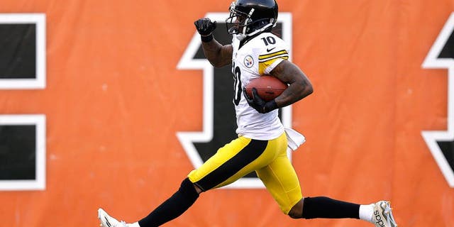 Pittsburgh Steelers wide receiver Martavis Bryant (10) runs for a 94-yard touchdown reception during the second half of an NFL football game against the Cincinnati Bengals Sunday, Dec. 7, 2014 in Cincinnati. (AP Photo/Michael Conroy)