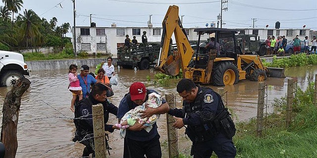A handout photo released by Mexican news agency Quadratin shows people being evacuated by members Guerrero State Police after floods due heavy rains in the state of Guerrero, Mexico, 04 September 2016. EFE