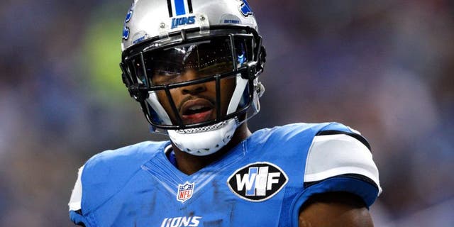 Oct 25, 2015; Detroit, MI, USA; Detroit Lions running back Ameer Abdullah (21) looks up at the crowd during the second quarter against the Minnesota Vikings at Ford Field. Vikings win 28-19. Mandatory Credit: Raj Mehta-USA TODAY Sports