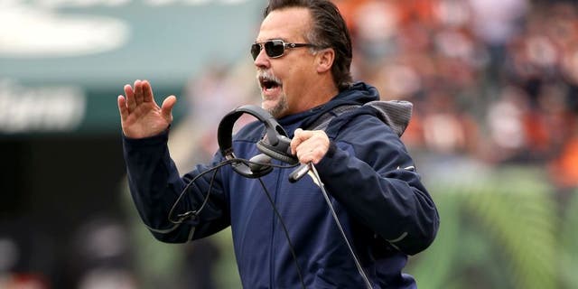 CINCINNATI, OH - NOVEMBER 29: Head coach Jeff Fisher of the St. Louis Rams calls out during the game against the Cincinnati Bengals at Paul Brown Stadium on November 29, 2015 in Cincinnati, Ohio. (Photo by Andy Lyons/Getty Images)