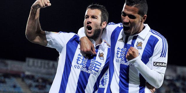 GETAFE, SPAIN - DECEMBER 11: Imanol Agirretxe of Real Sociedad celebrates with Jonathas after scoring his team's opening goal during the La Liga match between Getafe CF and Real Sociedad de Futbol at Coliseum Alfonso Perez stadium on December 11, 2015 in Getafe, Spain. (Photo by Denis Doyle/Getty Images)