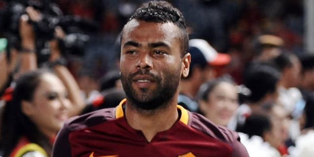 JAKARTA, INDONESIA - JULY 25: Ashley Cole of AS Roma walks into the field during the international friendly match between AS Roma A and AS Roma B at Gelora Bung Karno Stadium on July 25, 2015 in Jakarta, Indonesia. (Photo by Robertus Pudyanto/Getty Images)
